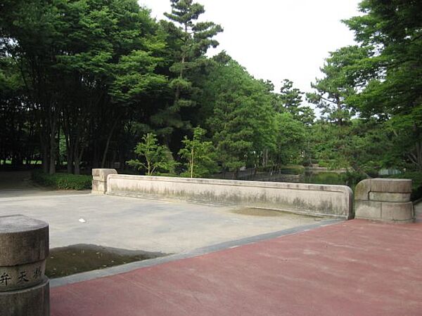 画像23:公園「名城公園まで1300m」
