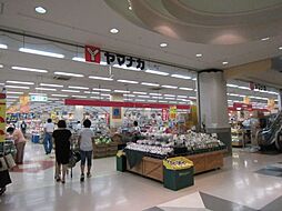 スーパー「ヤマナカまで90m」