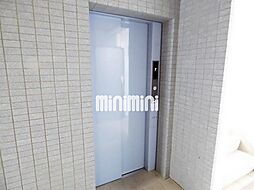 おしゃれでキレイなエレベーターです。