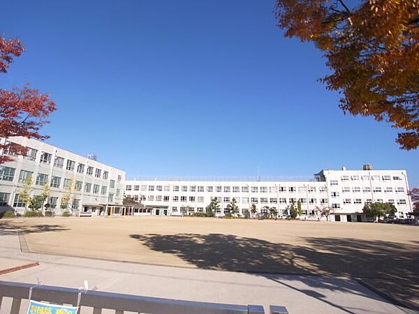 画像29:小学校「市立名東小学校まで410m」