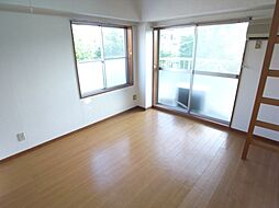 クインハウス 3階ワンルームのリビング/ダイニング