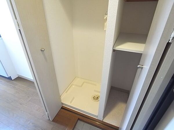 画像10:洗濯機置場は扉があり、隠せます