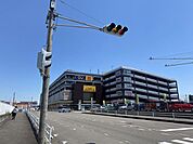 ショッピング施設「アピタ新守山店まで720m」