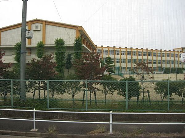 画像11:中学校「名古屋市立平田中学校まで623m」