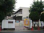 幼稚園、保育園「比良西保育園まで590m」