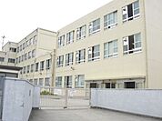 小学校「名古屋市立中小田井小学校まで595m」