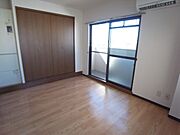 つるつるフローリングの美室です。