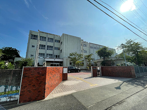画像16:中学校「名古屋市立はとり中学校まで273m」