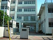 小学校「市立万場小学校まで480m」