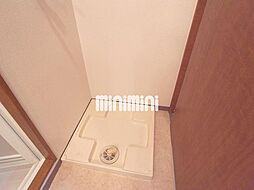 室内に洗濯機置場があります。