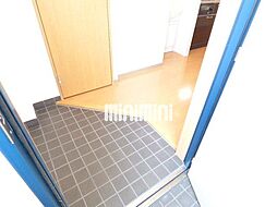 お好きな下駄箱を置いてもっと素敵な玄関に。