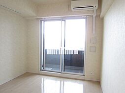 ラ・ヴィ・アン・ローズ 7階1Kのリビング/ダイニング