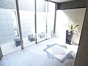 お洒落なエントラスですね。