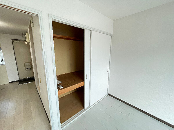画像8:正方形に近い形で家具の配置がし易いお部屋