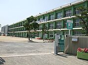 小学校「市立甚目寺南小学校まで790m」