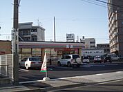 コンビニ「セブンイレブンまで370m」