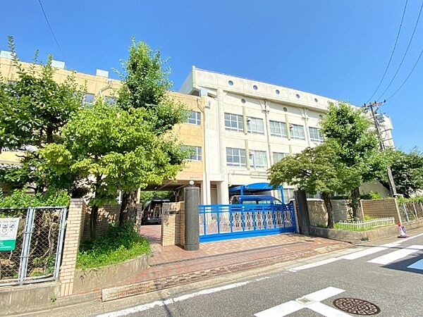 小学校「名古屋市立汐路小学校まで408m」