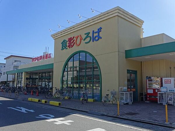 画像6:スーパー「ウシヒロまで890m」