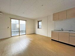 炭家八幡本通 2階3LDKのリビング/ダイニング