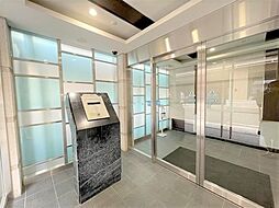 下駄箱の反対側には収納スペースもあります