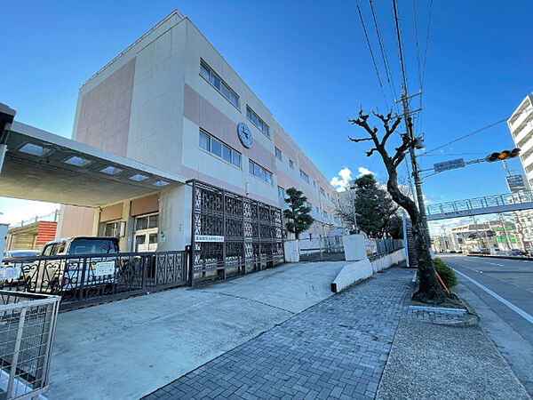 画像24:小学校「名古屋市立呼続小学校まで828m」