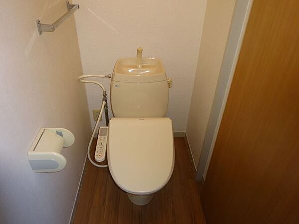 画像9:ちょっと広めの清潔感あるトイレ