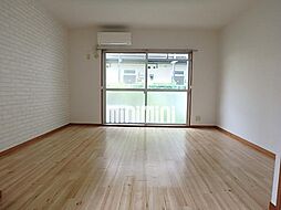 マンションリバエイト 1階ワンルームのリビング/ダイニング