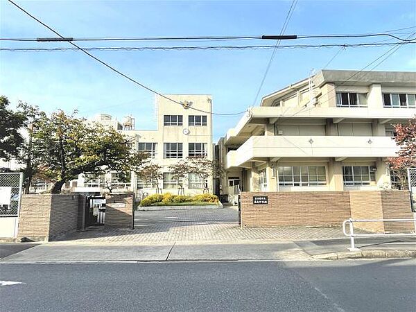 画像4:中学校「名古屋市立名南中学校まで1522m」