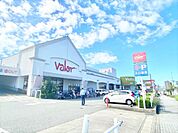 ショッピング施設「バローまで930m」
