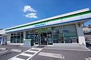 コンビニ「ファミリーマートまで270m」