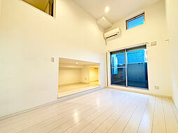 ビッグアンブレラ 1階ワンルームのリビング/ダイニング