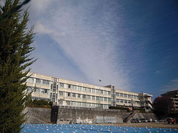 画像19:中学校「名古屋市立神丘中学校まで1335m」