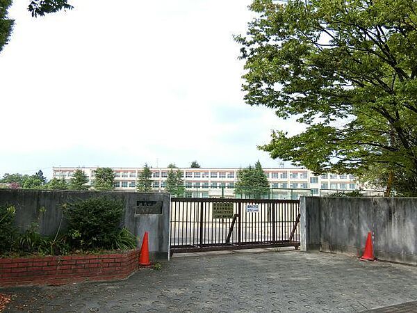 画像26:中学校「名古屋市立猪高中学校まで1702m」