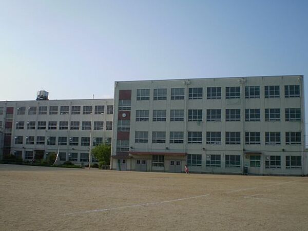 画像28:小学校「市立大坪小学校まで560m」