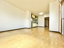 ルースト植田山 3階2SLDKのリビング/ダイニング