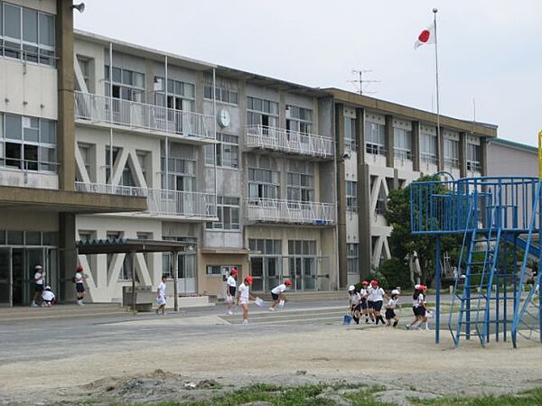 画像29:小学校「市立神山小学校まで1100m」
