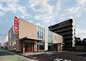 銀行「十六銀行一宮支店まで560m」