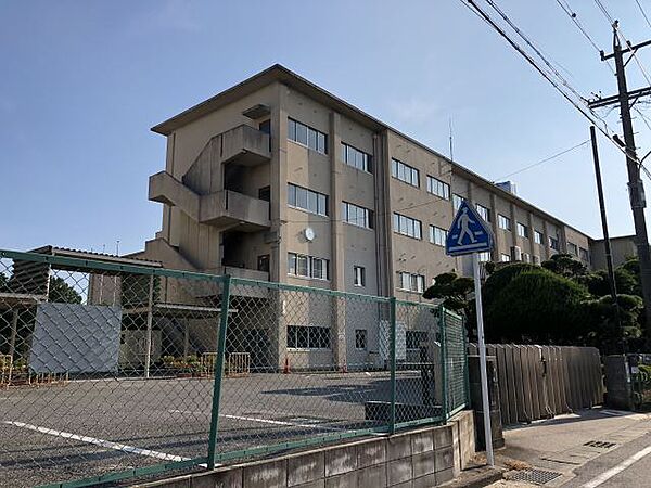 画像13:中学校「岡崎市立美川中学校まで593m」