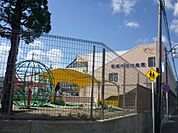 幼稚園、保育園「中央幼稚園まで620m」