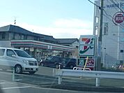 コンビニ「セブンイレブンまで620m」