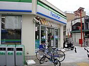 コンビニ「ファミリーマートまで580m」