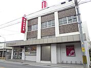 銀行「岡崎信用金庫まで930m」