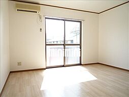 ハッピーハウスII 2階1LDKのリビング/ダイニング