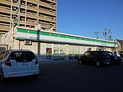 コンビニ「ファミリーマートまで370m」