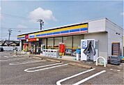 コンビニ「ミニストップ半田有楽町店まで147m」