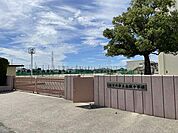 中学校「春日井市立南城中学校まで2203m」