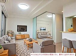 コスタメサ 4階2LDKのリビング/ダイニング