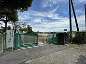 中学校「春日井市立東部中学校まで1589m」