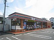 コンビニ「セブンイレブンまで880m」