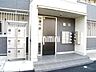 外観：オートロックのエントランス
